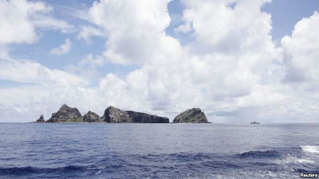 Quần đảo tranh chấp trên biển Hoa Đông được Nhật gọi là Senkaku trong khi Trung Quốc gọi là Điếu Ngư.
